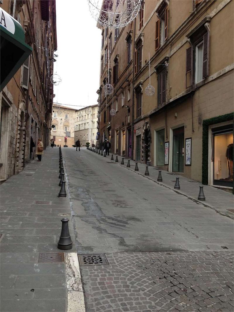 Commerciale in affitto a Perugia, Centro storico di pregio, PG — 90 mq, 1 camere · Locale commerciale centro storico Perugia
