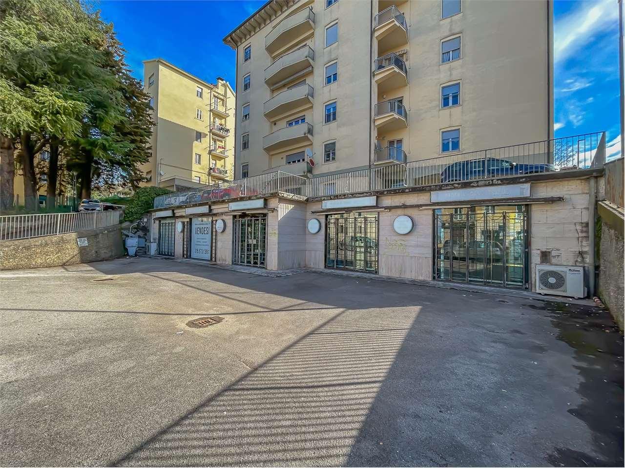 Locale commerciale con parcheggio privato — Commerciale in vendita a Perugia zona Filosofi — foto 1 di 15