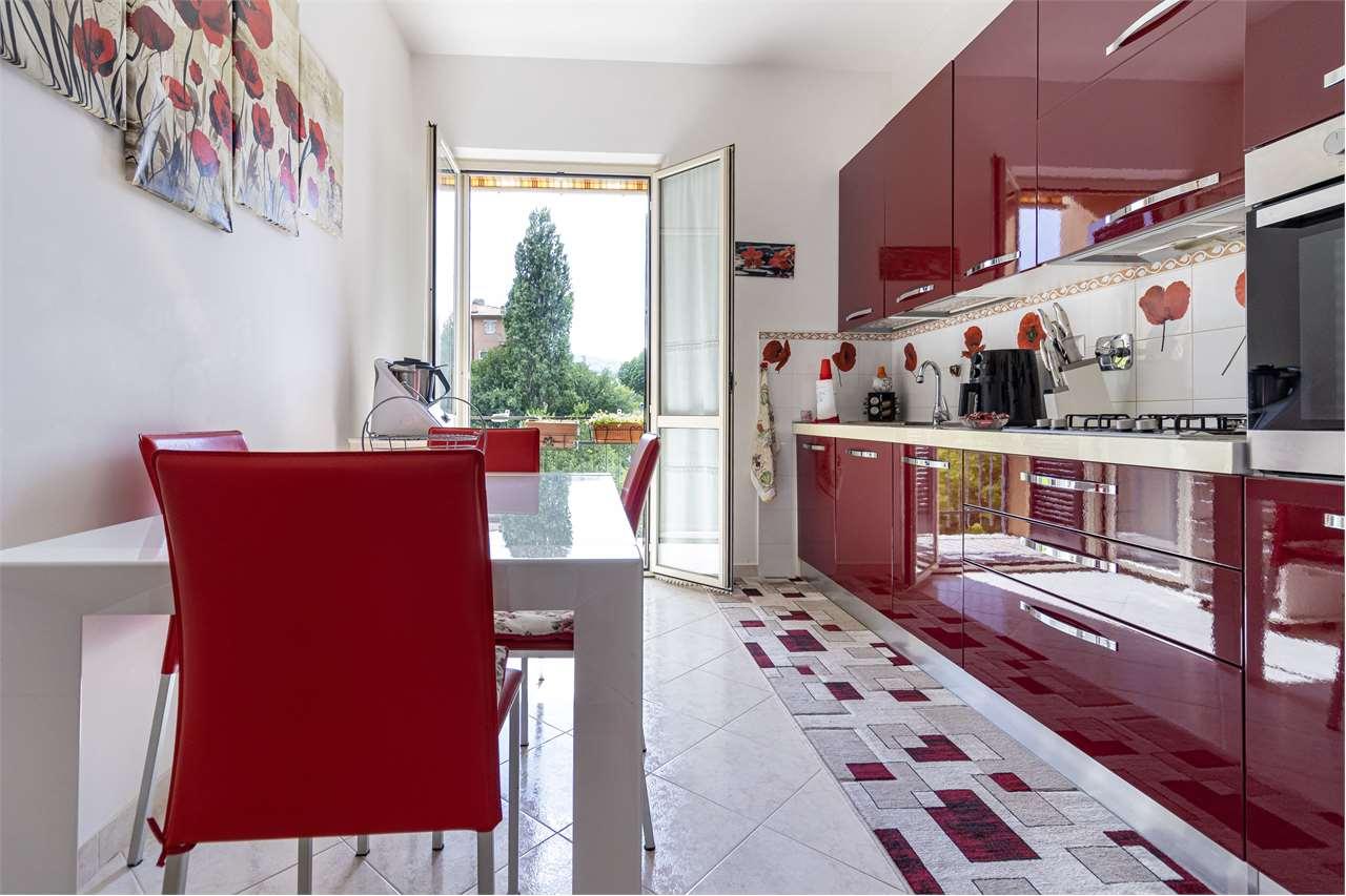 Spoleto centro, ampio appartamento con garage. — Appartamento in vendita a Spoleto — foto 1 di 79