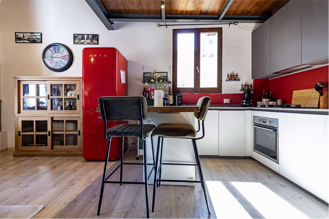 Affascinante appartamento recentemente ristrutturato in centro storico a Spoleto — Appartamento in vendita a Spoleto — foto 1 di 92